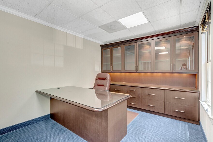 More Photos Of 10525 Braddock Rd, Fairfax Medical For Sale