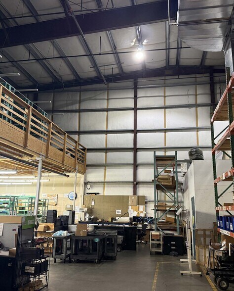 More Photos Of 18060 Des Moines Memorial Dr S, Seatac Service For Sale