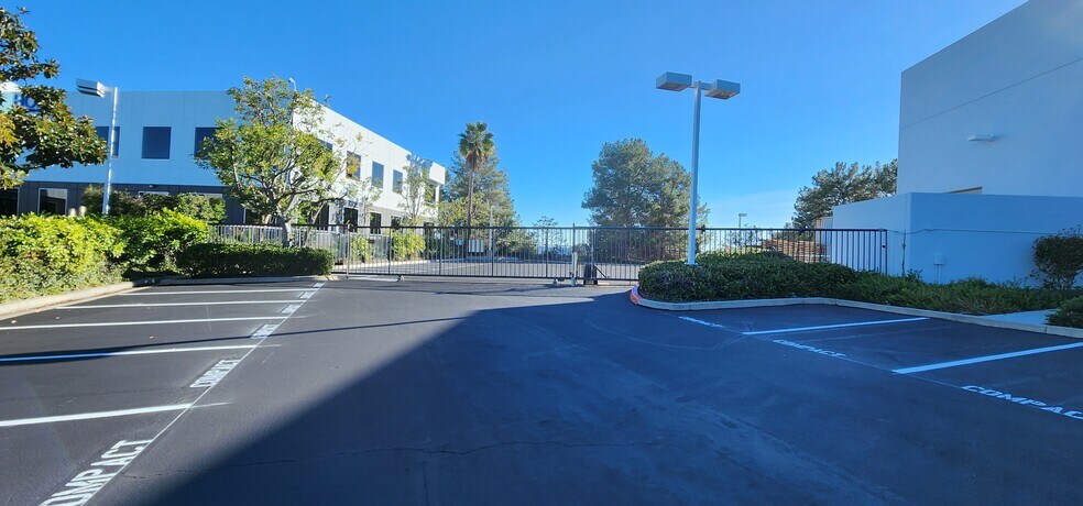 More Photos Of 81-91 Columbia, Aliso Viejo Research And Development For Lease