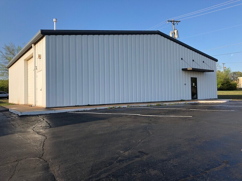 More Photos Of 132 NW 67th St, Oklahoma City Warehouse For Lease