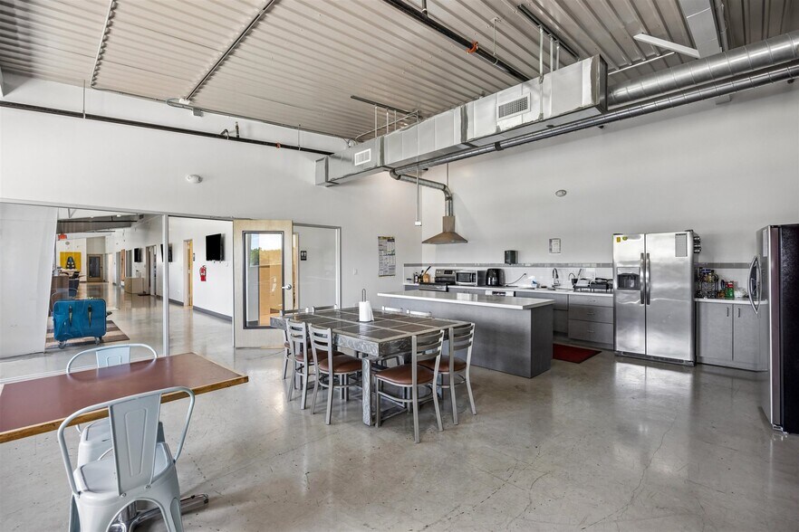 More Photos Of 13326 Immanuel Rd, Pflugerville Distribution For Sale