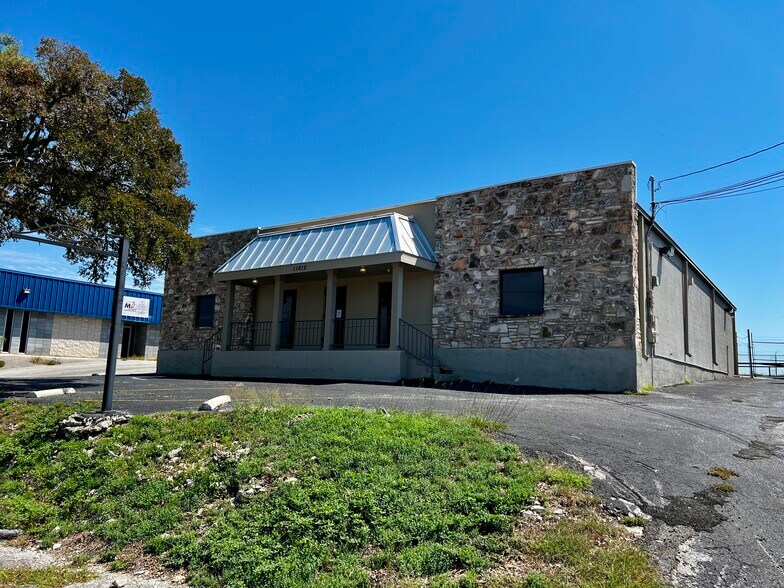 More Photos Of 11818 Warfield St, San Antonio Service For Lease