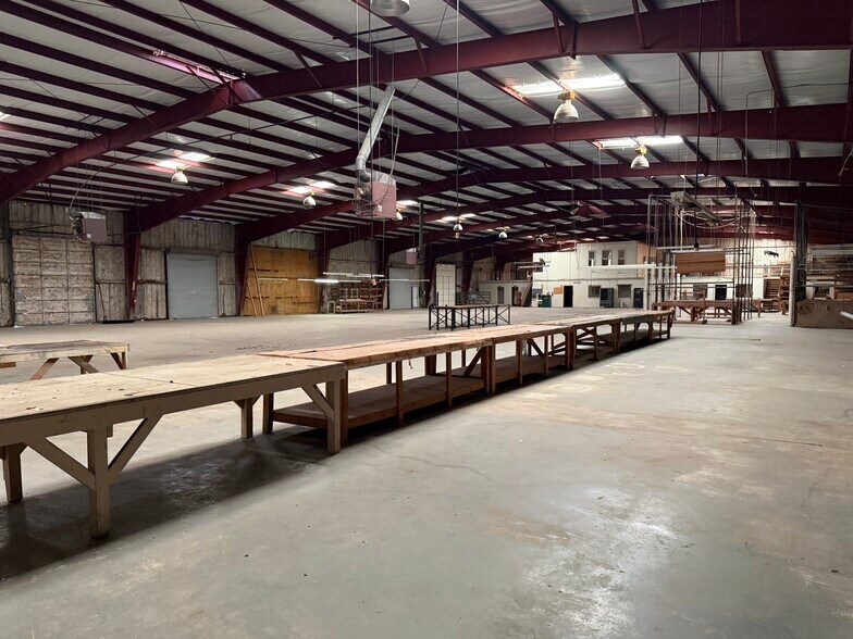 More Photos Of 1054 Goldenrod St, Leeds Warehouse For Lease