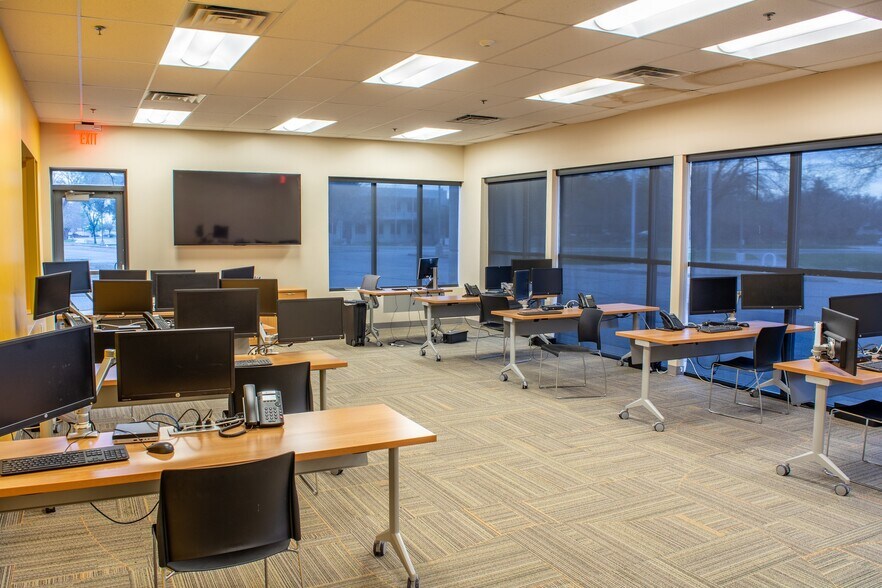 More Photos Of 1444 W Auto Dr, Tempe Office For Lease