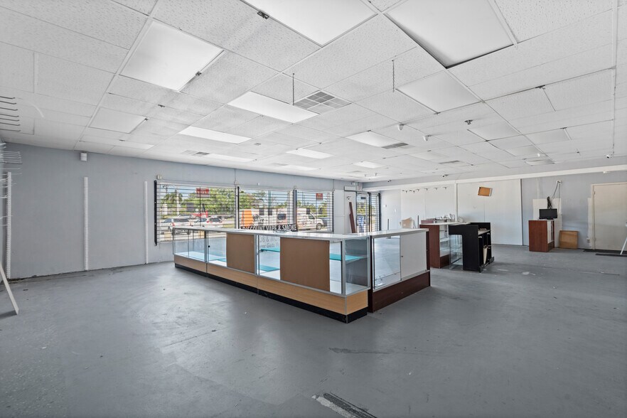 More Photos Of 11150-11170 SE Federal Hwy, Hobe Sound Storefront For Sale