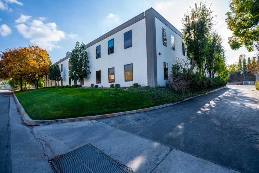 More Photos Of 588 Atlas St, Monterey Park Office For Lease