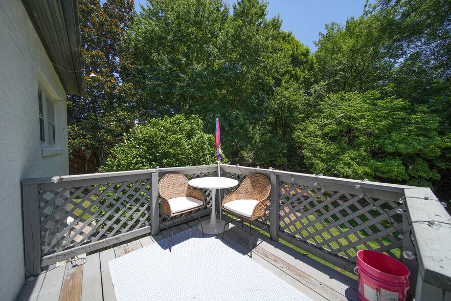 More Photos Of 610 Hawthorne Ln, Charlotte Office Residential For Sale