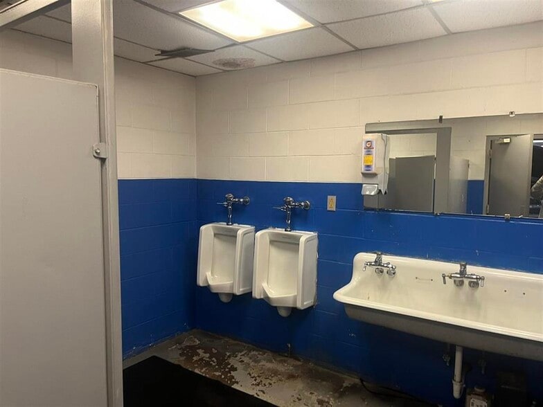 More Photos Of 4120 S US Highway 41, Terre Haute Auto Dealership For Sale