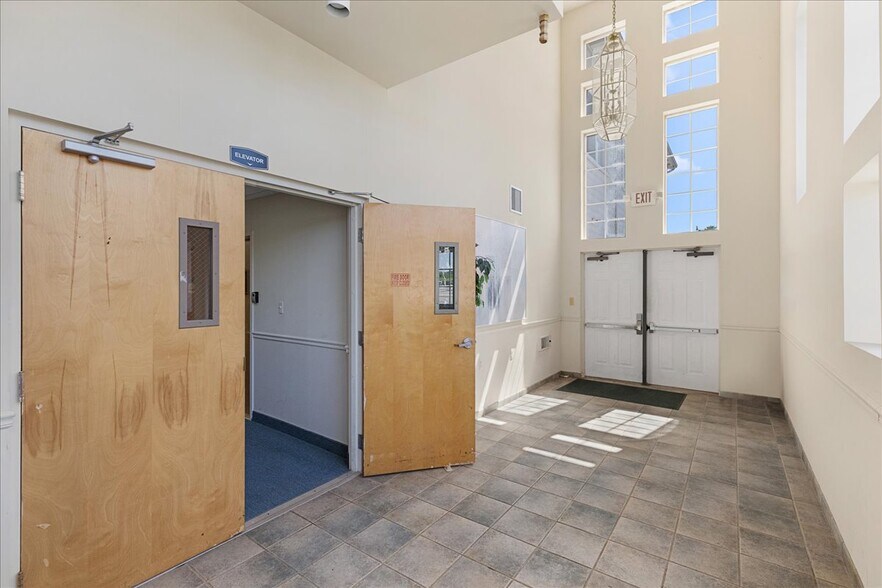 More Photos Of 170 Township Line Rd, Hillsborough Office For Lease