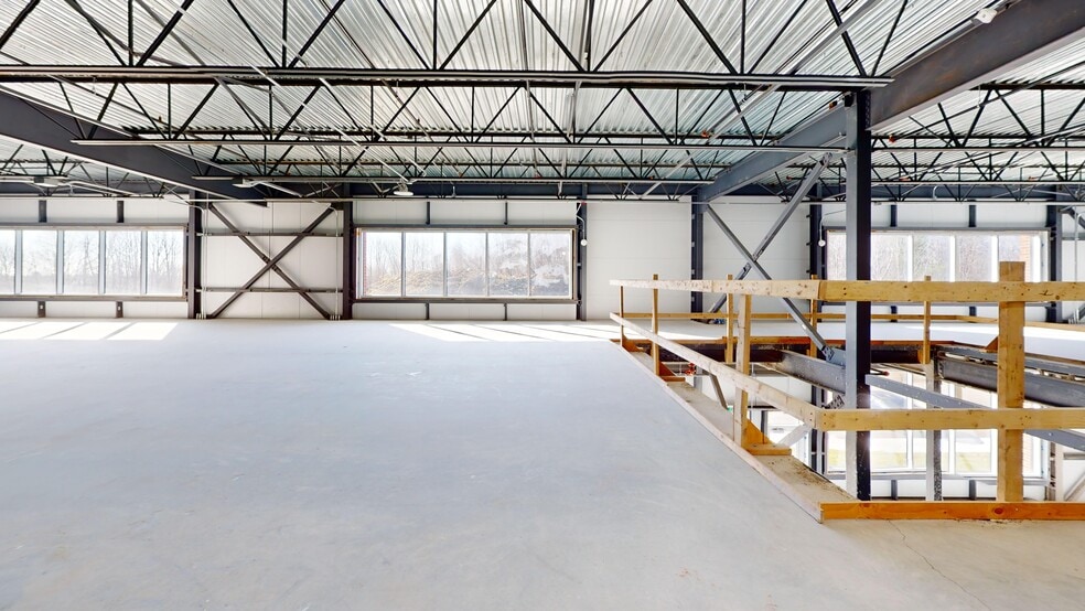 More Photos Of 100 Blvd Jean-Baptiste-Rolland O, Saint-jerome Unknown For Lease