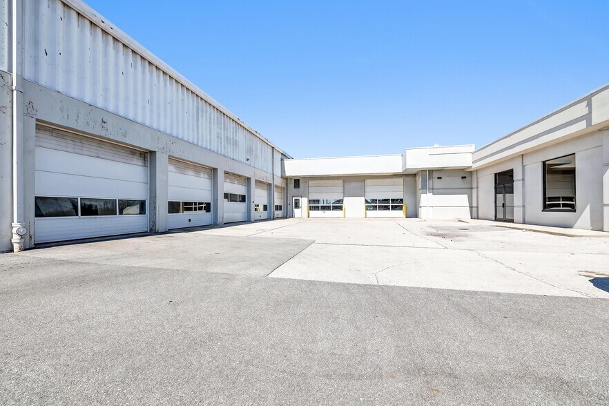 More Photos Of 1988 E Mason St, Green Bay Auto Dealership For Sale
