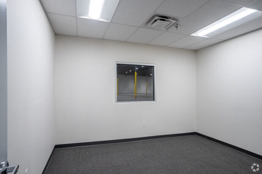 More Photos Of 12430 Mercantile Ave, El Paso Warehouse For Lease