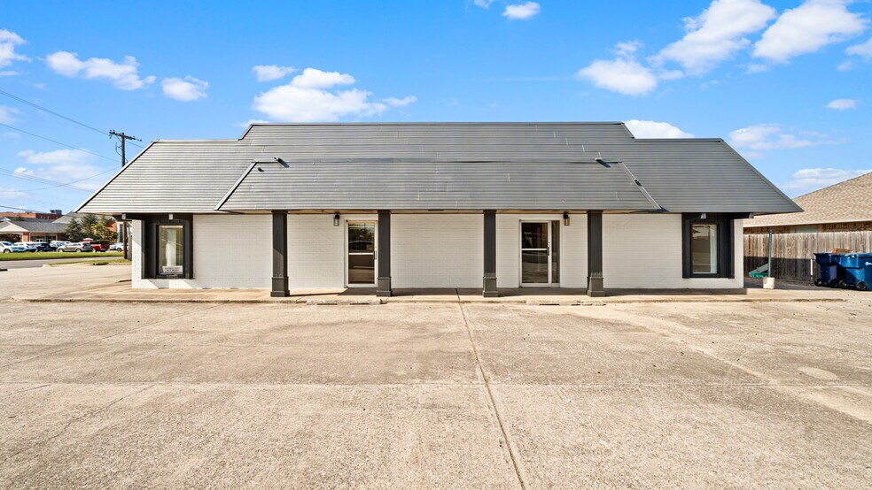 More Photos Of 8720 S Penn Ave, Oklahoma City Office For Sale