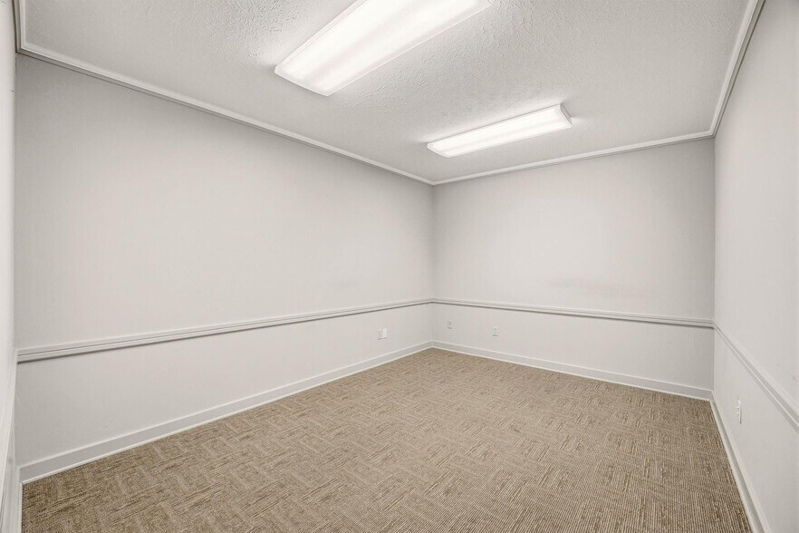 More Photos Of 240 W Green St, Stephenville Office For Sale