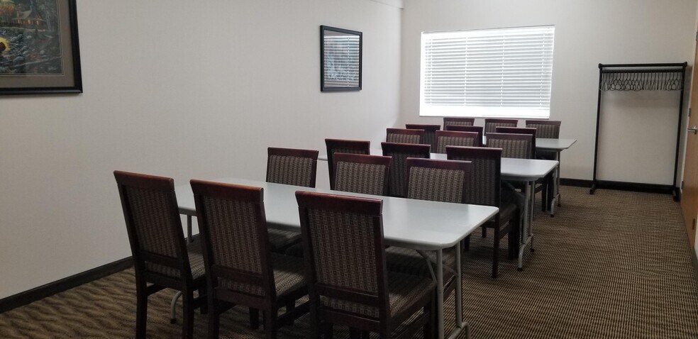 More Photos Of 5015 Ridgeway Dr, Harlan Hotel For Sale