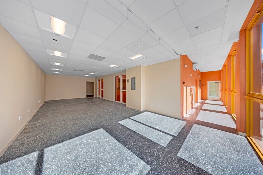 More Photos Of 123 NW 14th st, Miami Flex For Lease