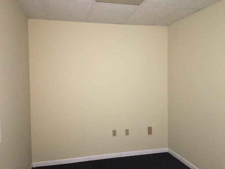 More Photos Of 27725 Old US Highway 41, Bonita Springs Office For Lease