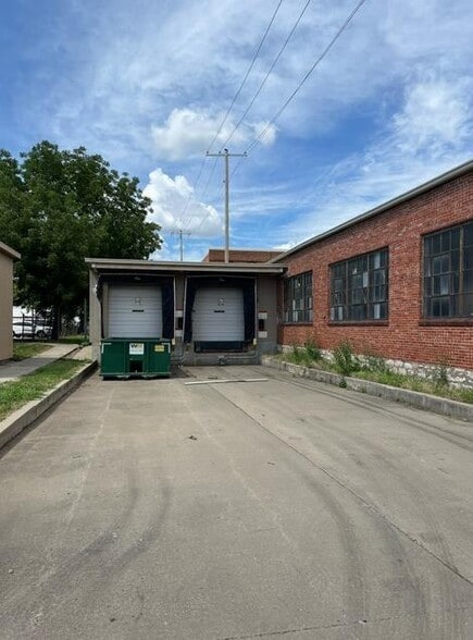 More Photos Of 220 E 14th Ave, North Kansas City Distribution For Lease
