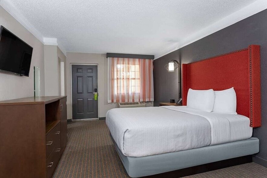 More Photos Of 7750 Davis Hwy, Pensacola Hotel For Sale