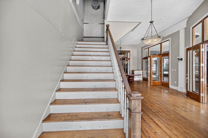More Photos Of 1024 Noble St, Anniston Storefront Retail Office For Sale