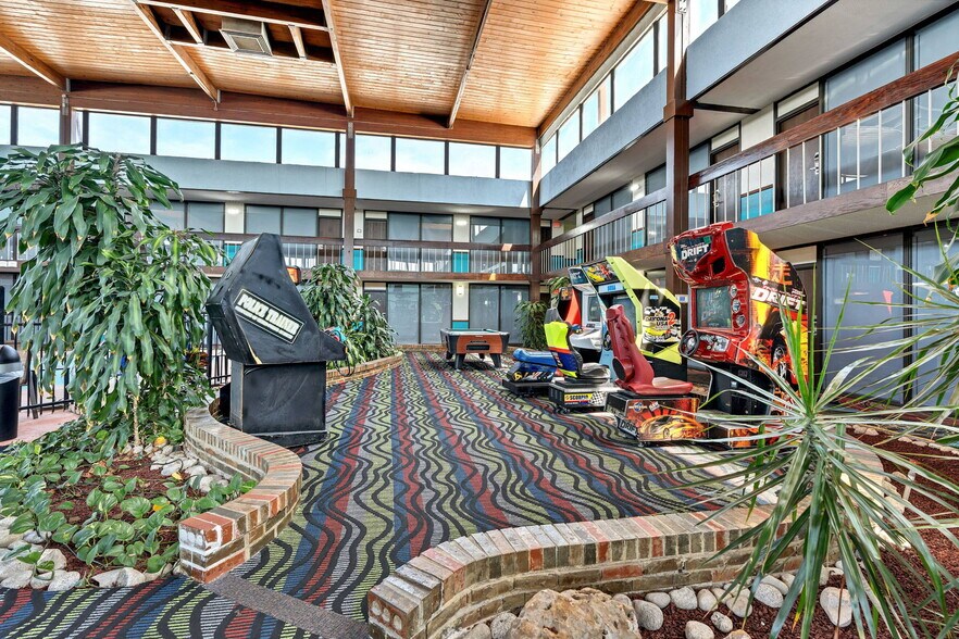 More Photos Of 3232 N Summit St, Arkansas City Hotel For Sale