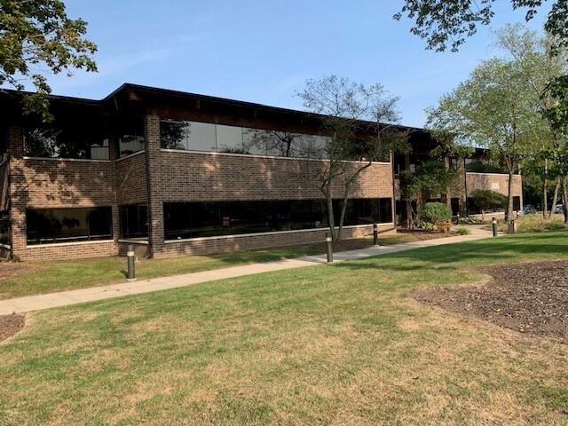 More Photos Of 500 Coventry Ln, Crystal Lake Office For Lease