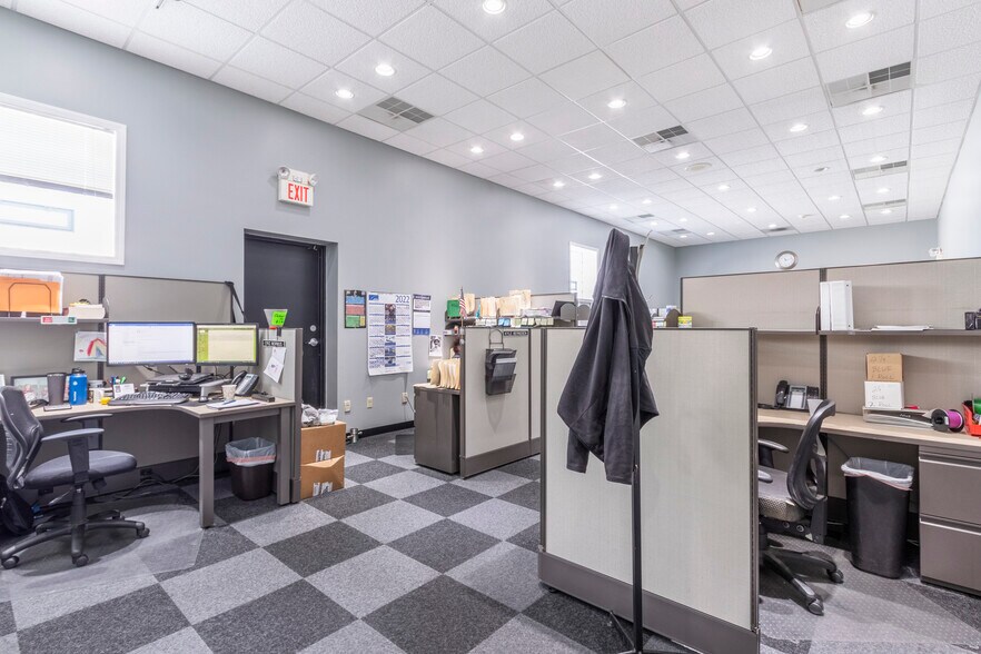 More Photos Of 5095 Crookshank Rd, Cincinnati Light Manufacturing For Sale