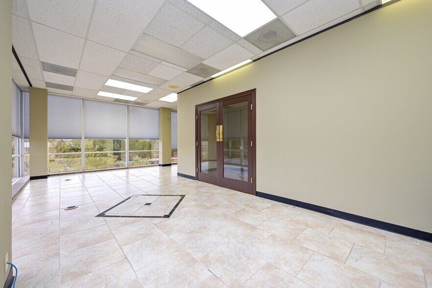 More Photos Of 5625 Cypress Creek Pky, Houston Office For Sale