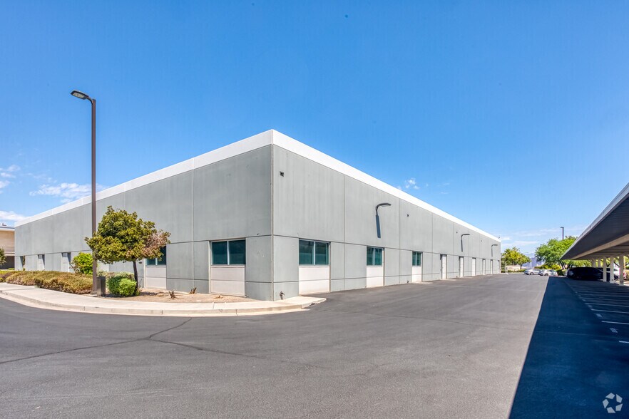 More Photos Of 6650 Via Austi Pky, Las Vegas Office For Lease