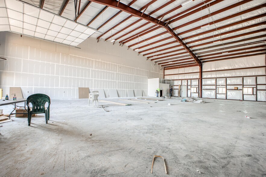 More Photos Of 10100 Railroad Dr., El Paso Warehouse For Lease