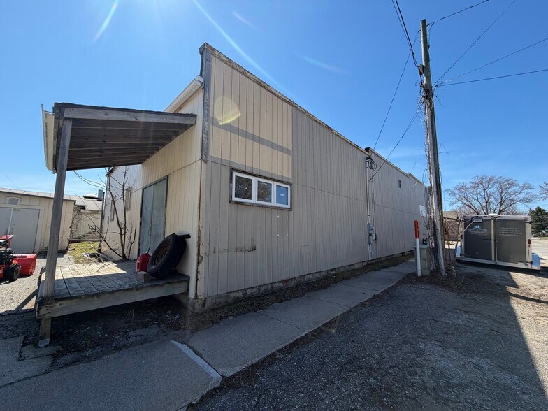 More Photos Of 87 Division St, Manistee Freestanding For Sale