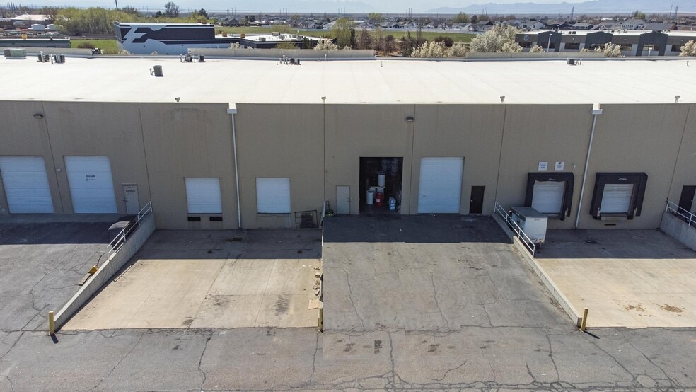 More Photos Of 334 N Marshall Way, Layton Warehouse For Lease