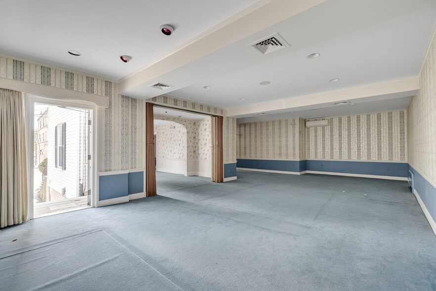 More Photos Of 786 Mount Auburn St, Watertown Funeral Home For Sale