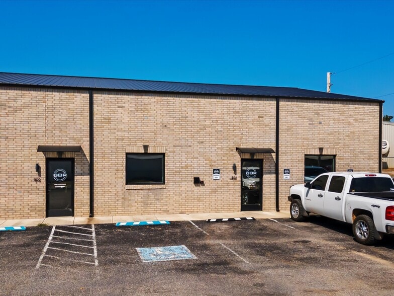 More Photos Of 801 S Tyler Ave, Blanchard Office For Sale