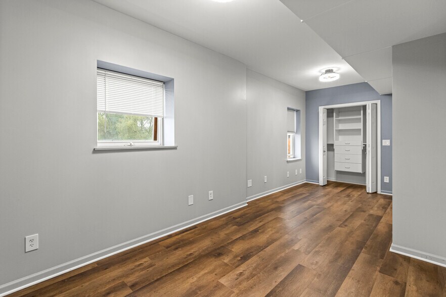 More Photos Of 5920 Chase Rd, Dearborn General Retail For Lease