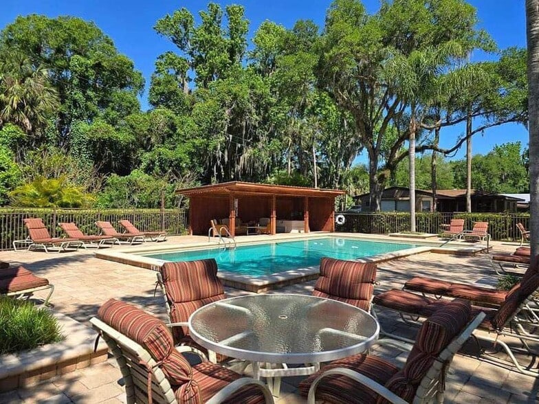 More Photos Of 1485 Lakeview Dr, Deland Hotel For Sale