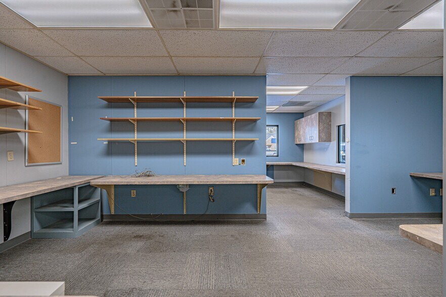 More Photos Of 2428 Walbert Ave, Allentown Flex For Lease