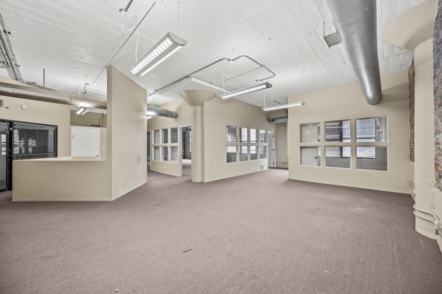 More Photos Of 222 W Ontario St, Chicago Loft Creative Space For Lease