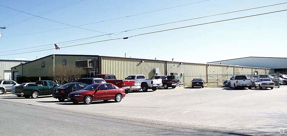 More Photos Of 11218 Limestone Dr, Balch Springs Warehouse For Lease