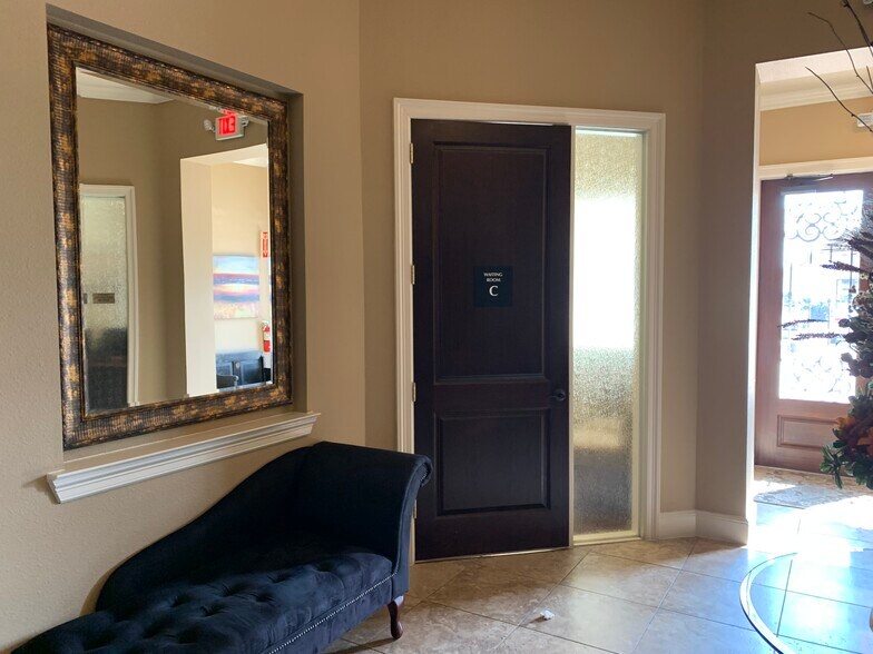 More Photos Of 26205 Oak Ridge Dr, Spring Medical For Lease