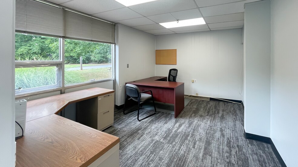 More Photos Of 9 Britton Dr, Bloomfield Manufacturing For Lease