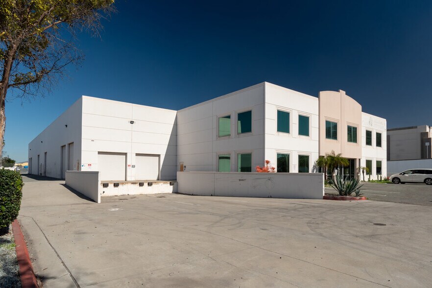 More Photos Of 8594 Siempre Viva Rd, San Diego Manufacturing For Lease