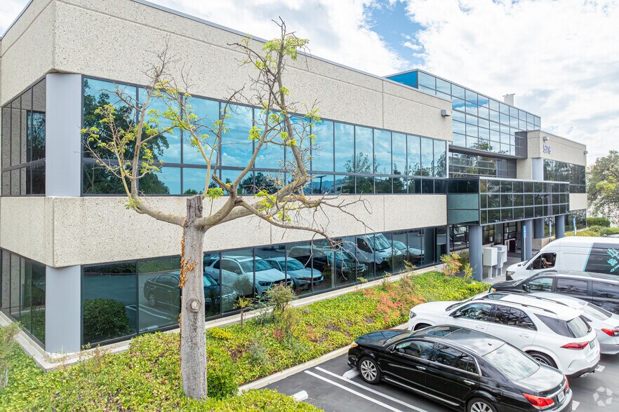 More Photos Of 5716 Corsa Ave, Westlake Village Office For Lease