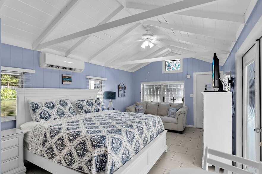 More Photos Of 243 61st St, Marathon Hotel For Sale