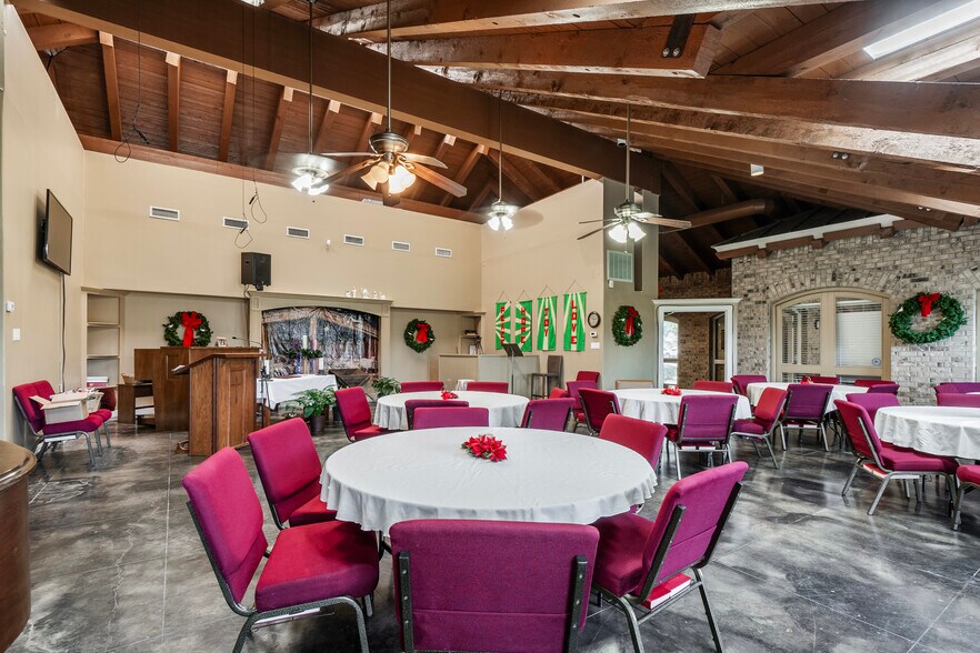 More Photos Of 660 S Zang Blvd, Dallas Office For Lease