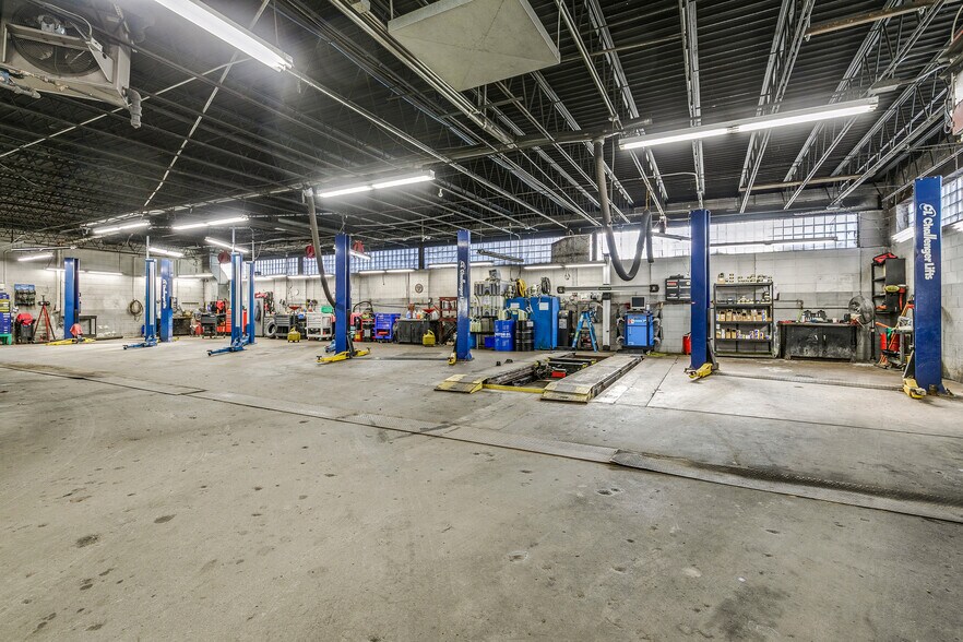 More Photos Of 3610 Lyndale Ave S, Minneapolis Auto Repair For Sale