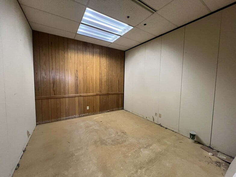 More Photos Of 2533-2541 Rulon White Blvd, Ogden Manufacturing For Lease