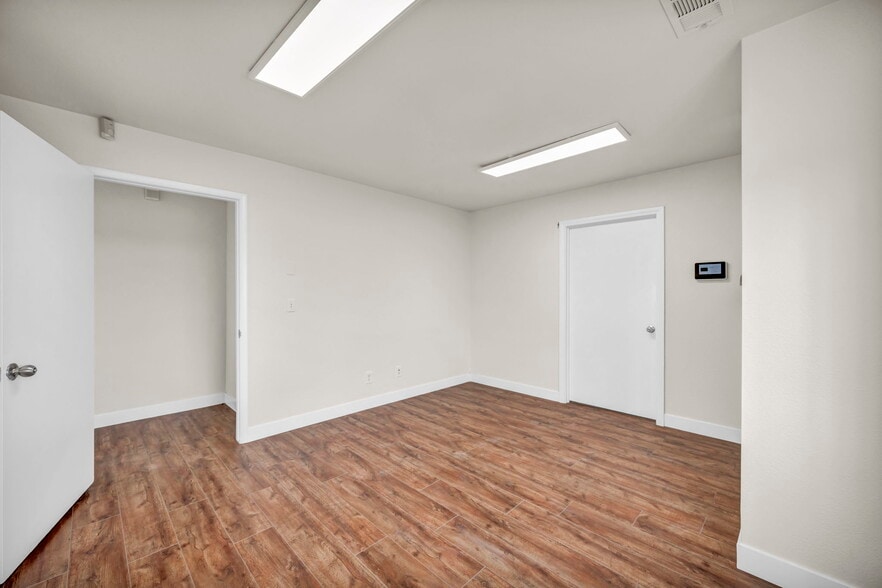 More Photos Of 4040 Arcata Way, North Las Vegas Light Manufacturing For Lease