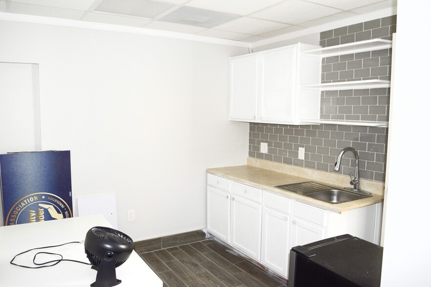 More Photos Of 2015 W Fairbanks Ave, Winter Park Storefront For Lease