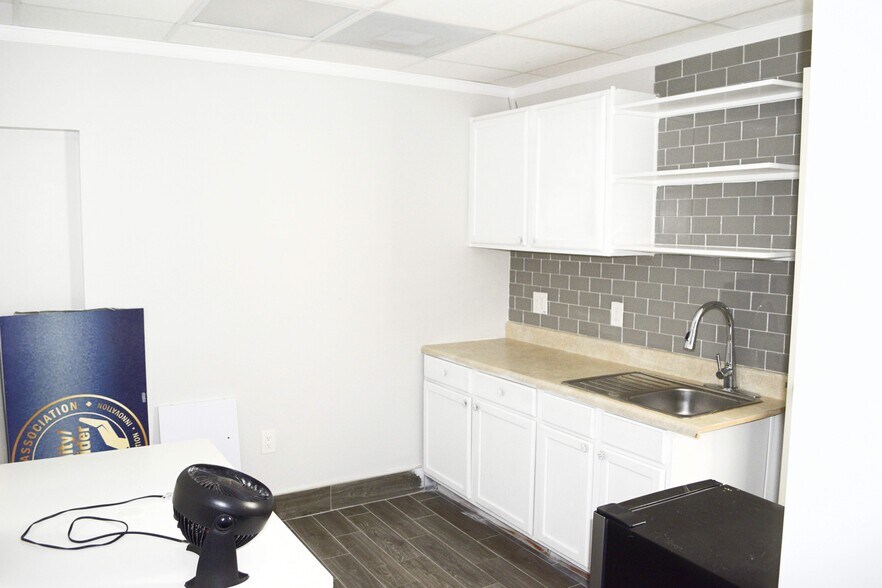 More Photos Of 2015 W Fairbanks Ave, Winter Park Storefront For Sale